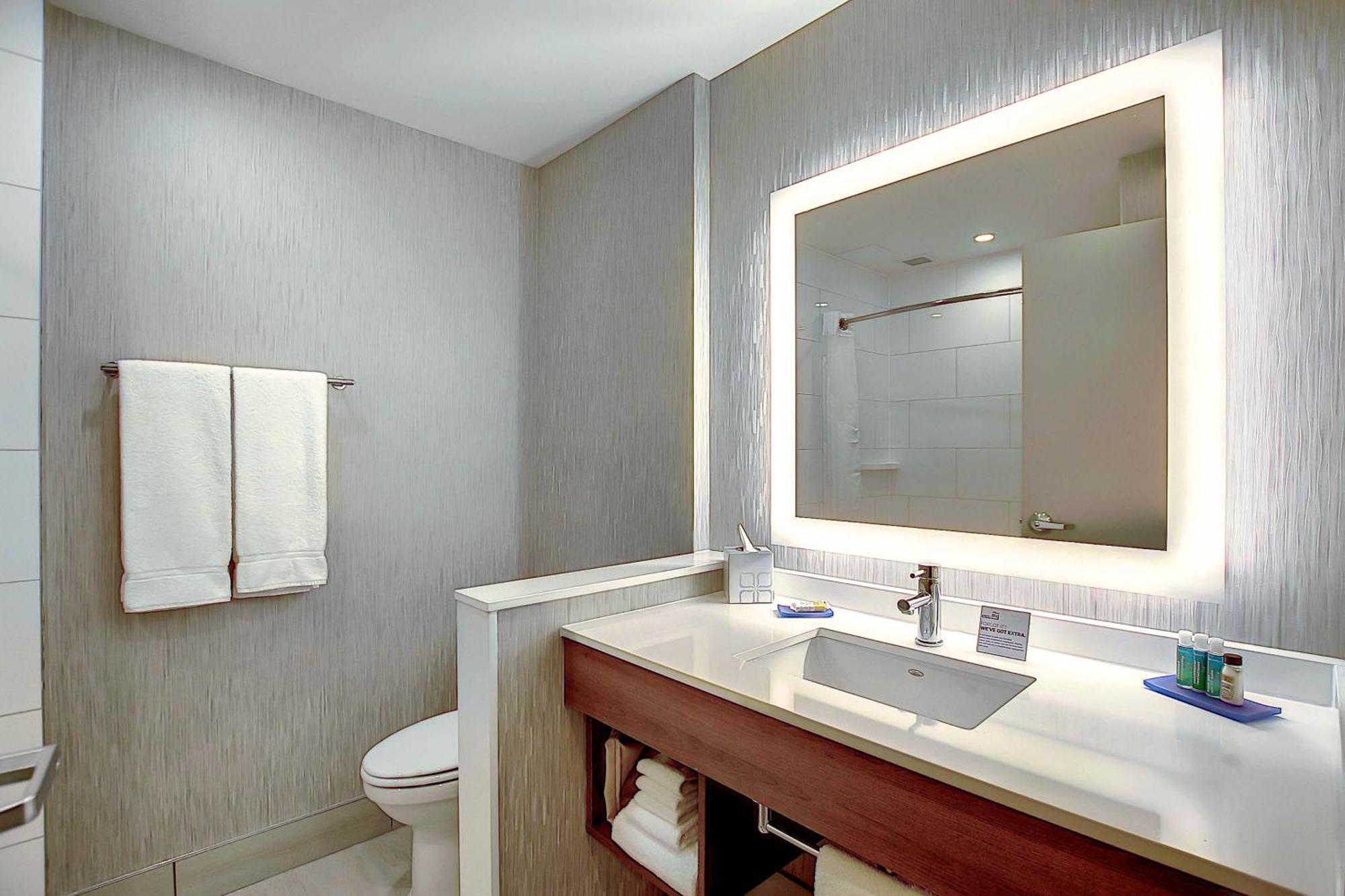 Holiday Inn Express & Suites - Calgary Airport Trail Ne By Ihg Εξωτερικό φωτογραφία