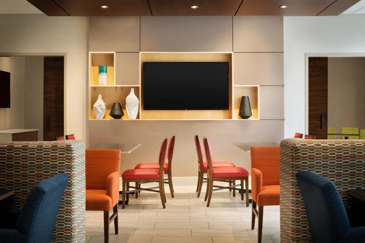 Holiday Inn Express & Suites - Calgary Airport Trail Ne By Ihg Εξωτερικό φωτογραφία